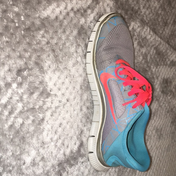 Nike running shoes - Picture 1 of 4